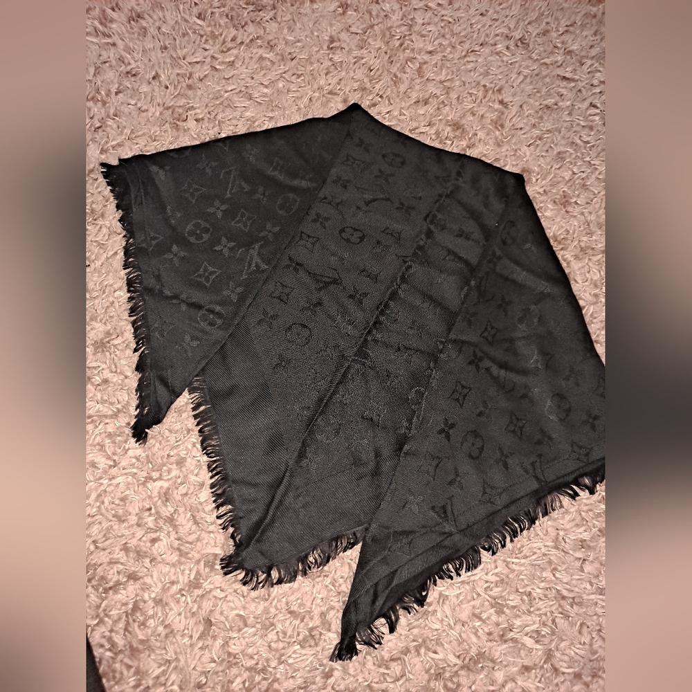 Louis vuitton black monogram silk wool shawl/scarf💖